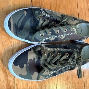Jack Rogers Camo Lace-Up Sneakers Size 8 Green Camouflage Gold Accent